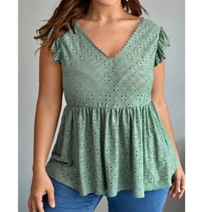 SHEIN Frenchy Plus Contrast Lace Tie Back Eyelet Embroidery Tee in Size 1XL NWOT